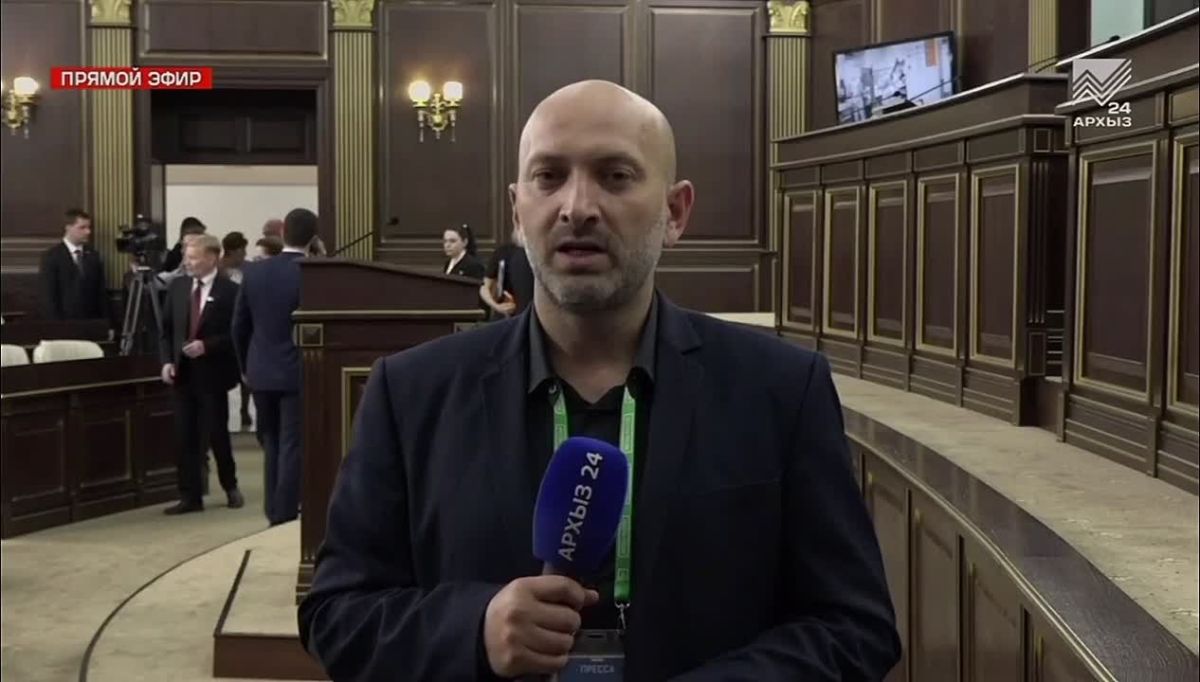 Считанные минуты до начала торжественного заседания Народного Собрания КЧР