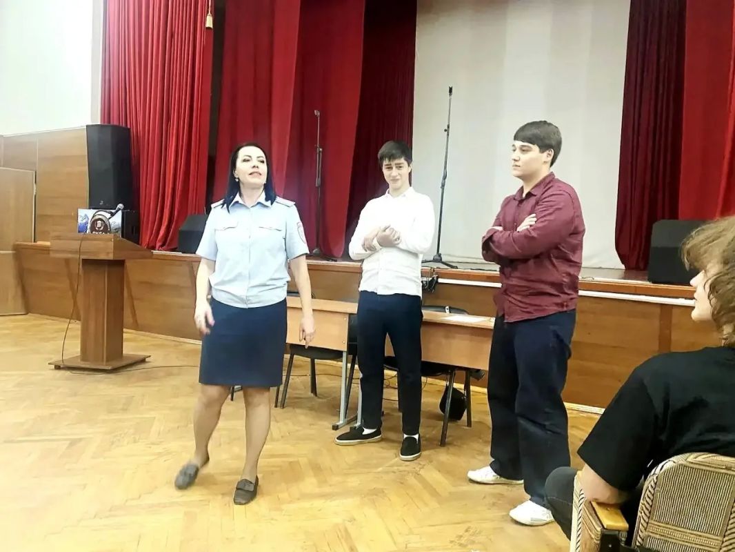 Для обучающихся 1–3 курсов Северо-Кавказской государственной академии, обучающихся в среднепрофессиональном колледже, в рамках Всероссийской недели безопасности дорожного движения сотрудниками Госавтоинспекции Отдела МВД... Для обучающихся 1–3 курсов Северо-Кавказской государственной академии, обучающихся в среднепрофессиональном колледже, в рамках Всероссийской недели безопасности дорожного движения сотрудниками Госавтоинспекции Отдела МВД...