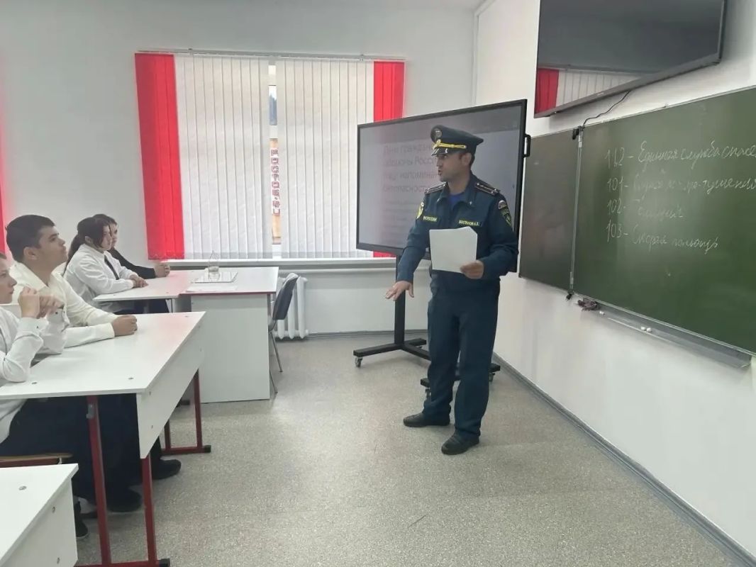 Школьникам региона рассказали о том, как действовать в чрезвычайной ситуации Школьникам региона рассказали о том, как действовать в чрезвычайной ситуации