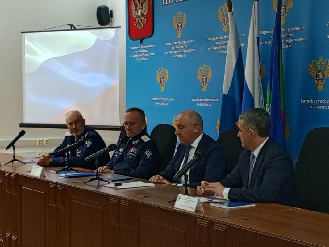 В эти минуты Глава Карачаево-Черкесии официально представляет нового руководителя Управления федерального казначейства по Карачаево-Черкесии В эти минуты Глава Карачаево-Черкесии официально представляет нового руководителя Управления федерального казначейства по Карачаево-Черкесии