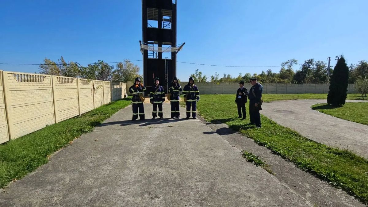 В рамках второго этапа тренировки по Гражданской обороне прошли соревнования нештатных аварийно-спасательных формирований и занятия с личным составом В рамках второго этапа тренировки по Гражданской обороне прошли соревнования нештатных аварийно-спасательных формирований и занятия с личным составом