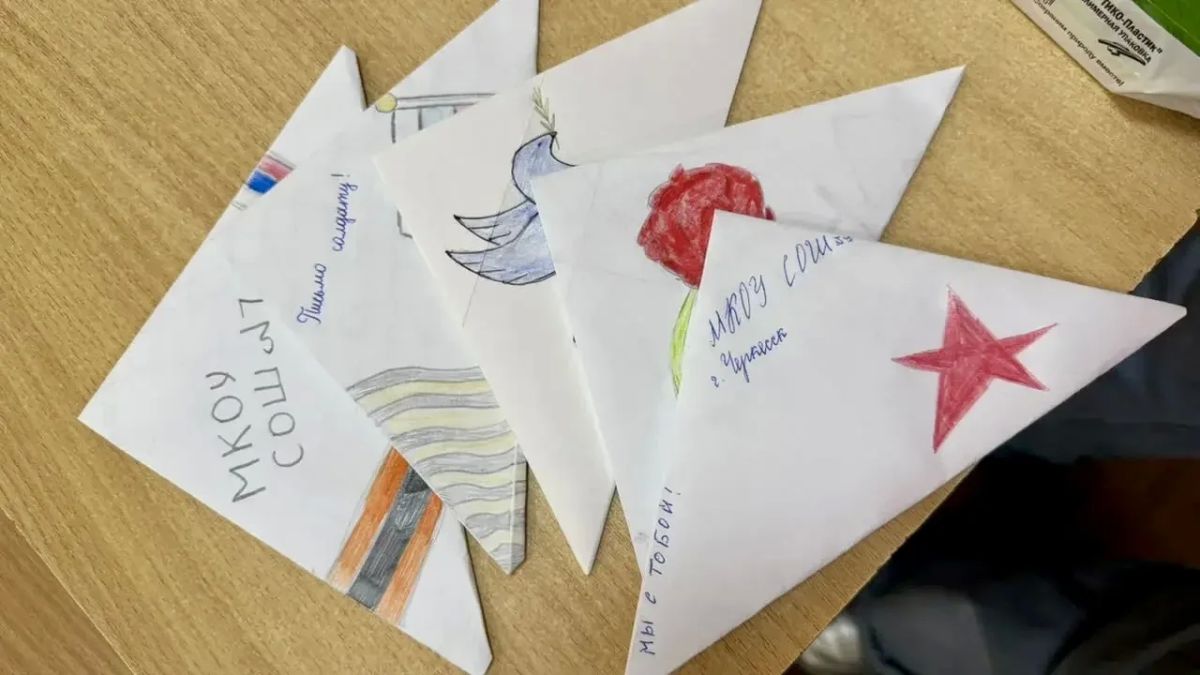 В школах Черкесска повсеместно проходит акция «СВОих не бросаем» В школах Черкесска повсеместно проходит акция «СВОих не бросаем»