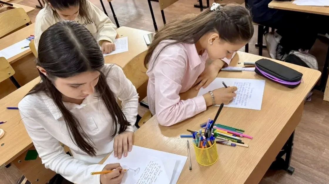 В школах Черкесска повсеместно проходит акция «СВОих не бросаем» В школах Черкесска повсеместно проходит акция «СВОих не бросаем»