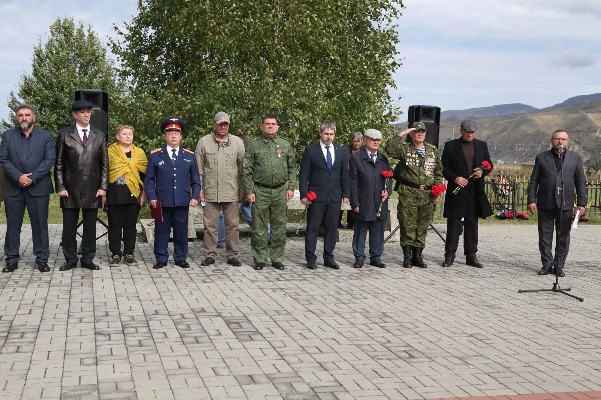 Сотрудники регионального следственного управления приняли участие в торжественно-траурной церемонии захоронения останков воинов, погибших в годы Великой Отечественной войны Сотрудники регионального следственного управления приняли участие в торжественно-траурной церемонии захоронения останков воинов, погибших в годы Великой Отечественной войны