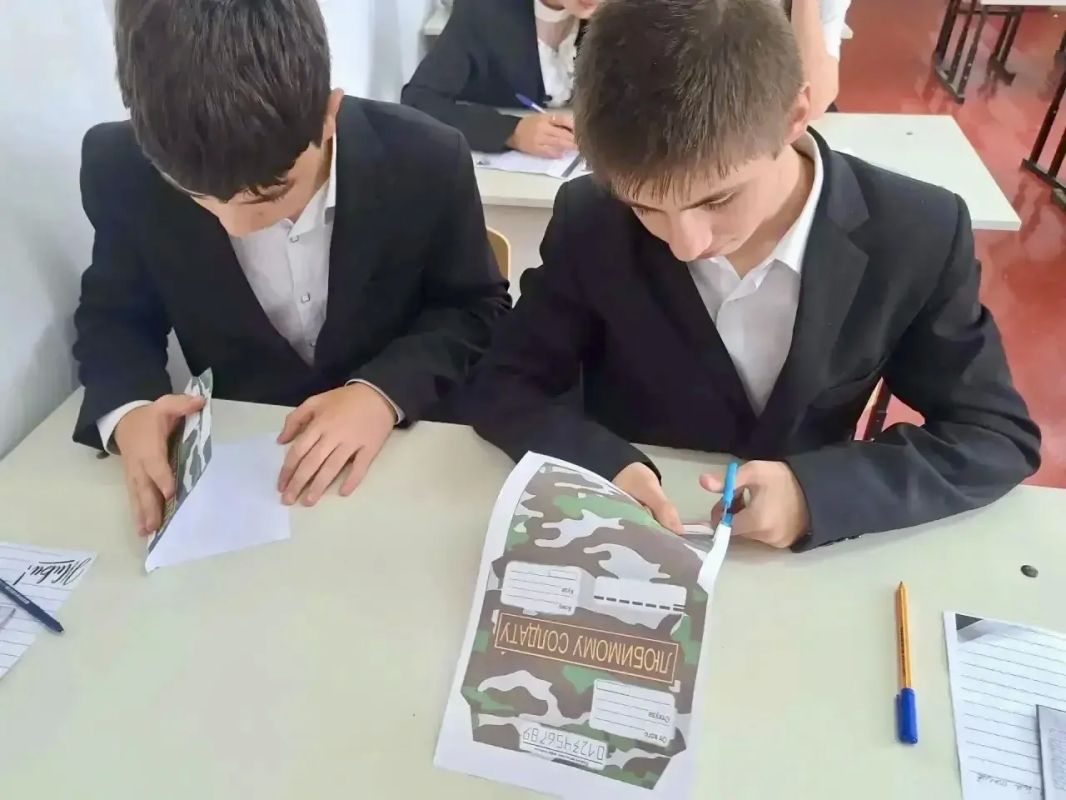 В школах Черкесска повсеместно проходит акция «СВОих не бросаем» В школах Черкесска повсеместно проходит акция «СВОих не бросаем»