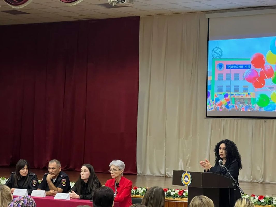 В рамках оперативно-профилактического мероприятия «Защита», проведенного с 30 сентября по 6 октября на территории республики, сотрудники Центра по противодействию экстремизму провели цикл мероприятий в образовательных... В рамках оперативно-профилактического мероприятия «Защита», проведенного с 30 сентября по 6 октября на территории республики, сотрудники Центра по противодействию экстремизму провели цикл мероприятий в образовательных...