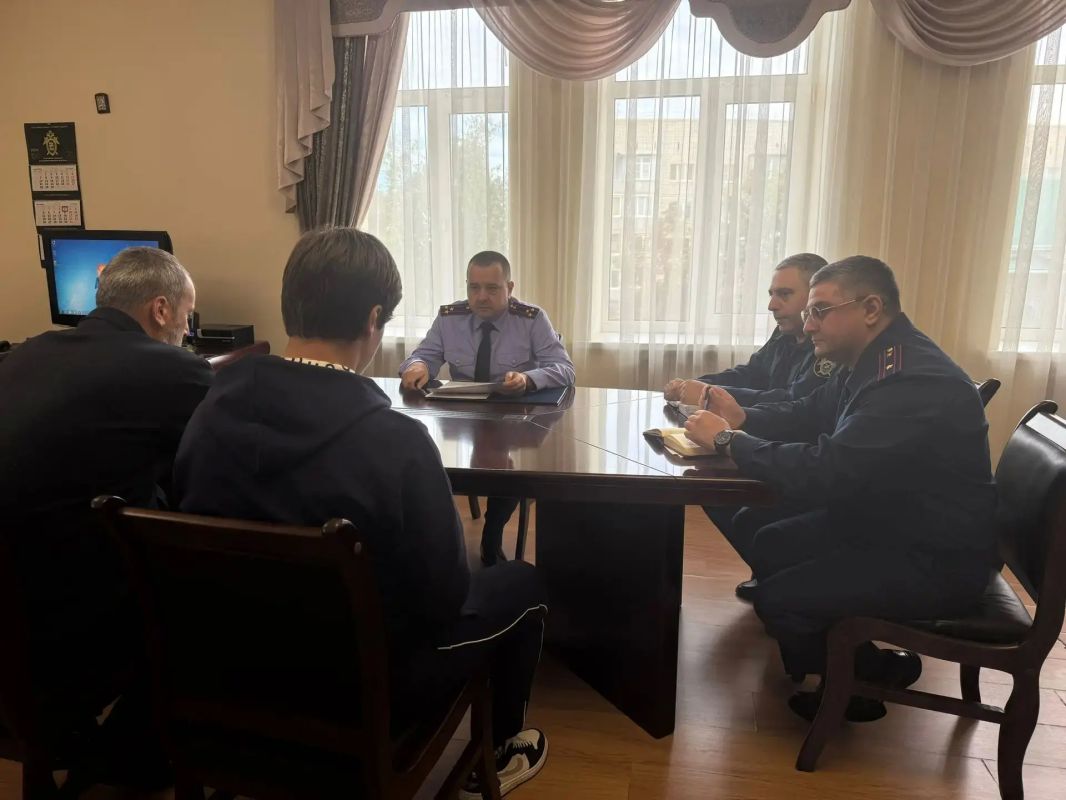 Руководитель следственного управления СК России по Карачаево-Черкесской Республике провел прием граждан Руководитель следственного управления СК России по Карачаево-Черкесской Республике провел прием граждан