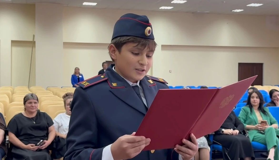 В Карачаевске ученики профильного кадетского класса СК России приняли клятву кадета В Карачаевске ученики профильного кадетского класса СК России приняли клятву кадета