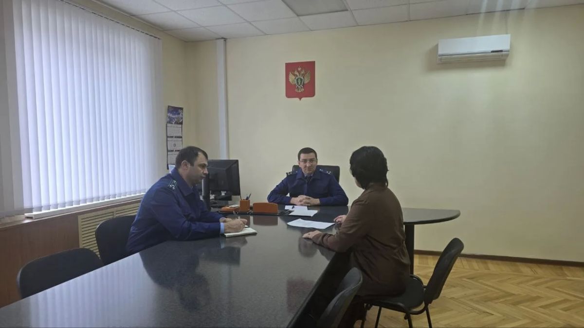 Состоялся личный прием жителей Абазинского и Хабезского районов заместителем прокурора Карачаево-Черкесской Республики Асланом Докшоковым Состоялся личный прием жителей Абазинского и Хабезского районов заместителем прокурора Карачаево-Черкесской Республики Асланом Докшоковым
