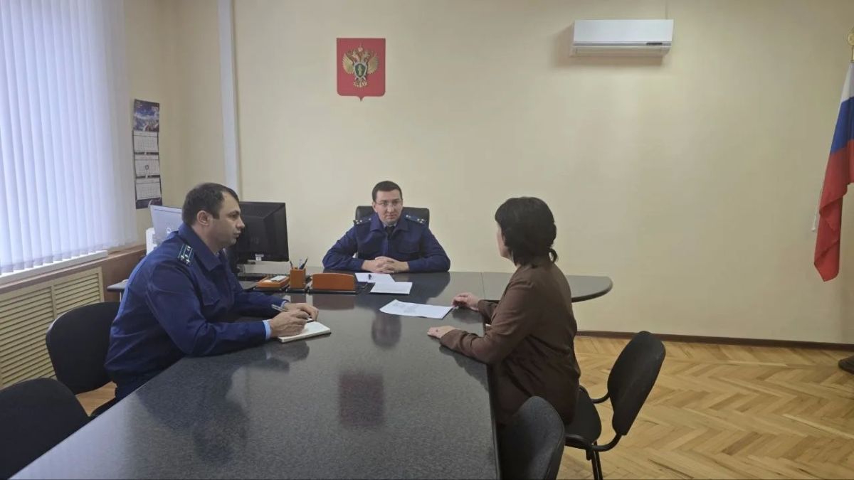 Состоялся личный прием жителей Абазинского и Хабезского районов заместителем прокурора Карачаево-Черкесской Республики Асланом Докшоковым Состоялся личный прием жителей Абазинского и Хабезского районов заместителем прокурора Карачаево-Черкесской Республики Асланом Докшоковым