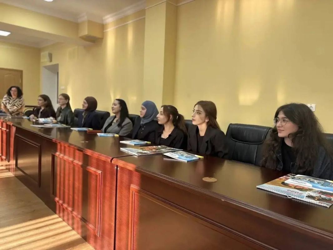 Сотрудники Центра по противодействию экстремизму организовали встречу со студентами юридического факультета Cреднепрофессионального колледжа Северо-Кавказской государственной академии Сотрудники Центра по противодействию экстремизму организовали встречу со студентами юридического факультета Cреднепрофессионального колледжа Северо-Кавказской государственной академии