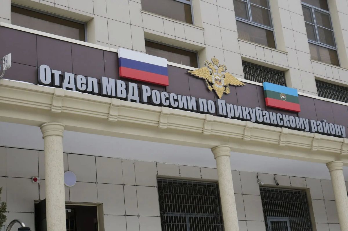 Сотрудники уголовного розыска ОМВД России по Прикубанскому району установили подозреваемых в вымогательстве 100 тысяч рублей