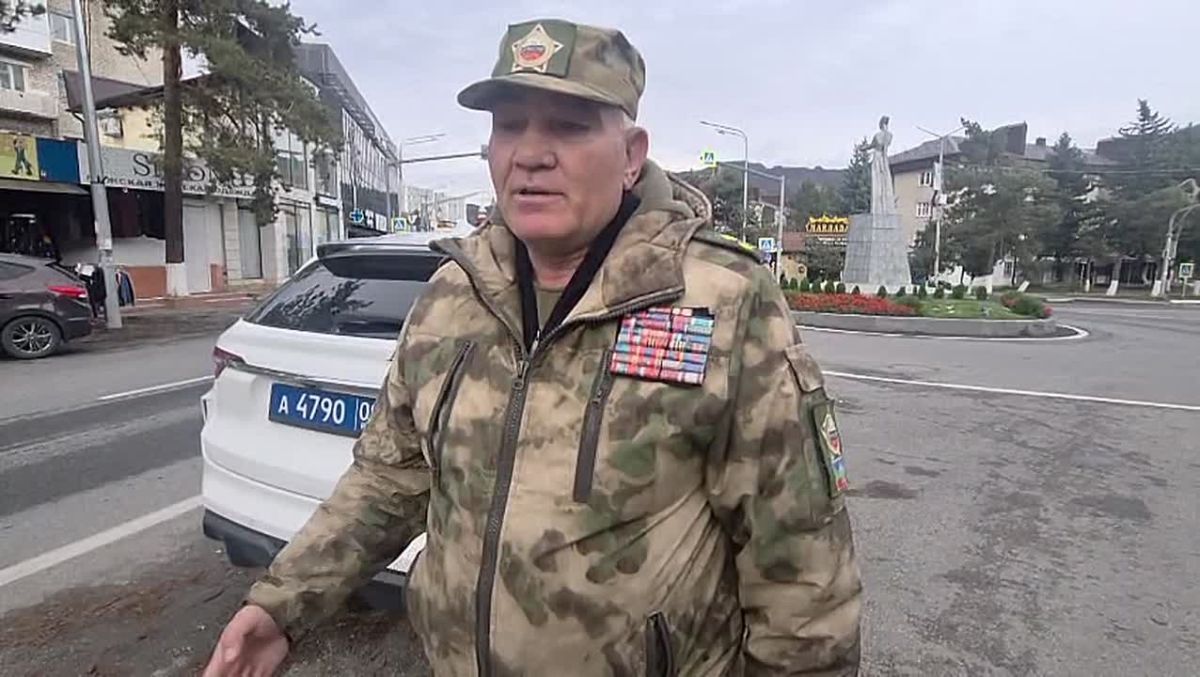 В рамках региональной социальной кампании "Кавказ за безопасные дороги" к жителя м и гостям республики обратился председатель совета ветеранов войны и труда вооруженных сил и правоохранительных органов Карачаевского...
