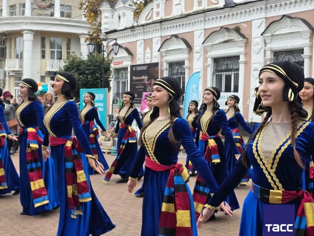 Благотворительная ярмарка "Сделано женщинами" прошла в столице Карачаево-Черкесии в рамках акции по профилактике рака груди "Розовый октябрь" Благотворительная ярмарка "Сделано женщинами" прошла в столице Карачаево-Черкесии в рамках акции по профилактике рака груди "Розовый октябрь"