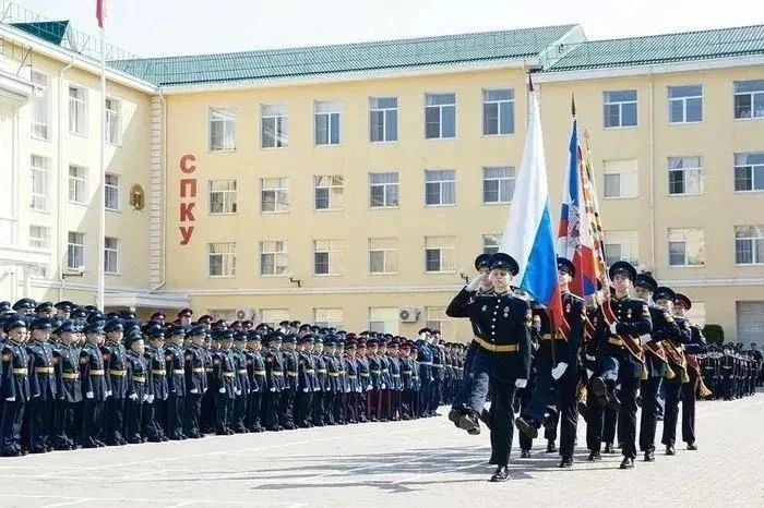 Рашид Темрезов поздравил Ставропольское Президентское кадетское училище с 15-летием Рашид Темрезов поздравил Ставропольское Президентское кадетское училище с 15-летием