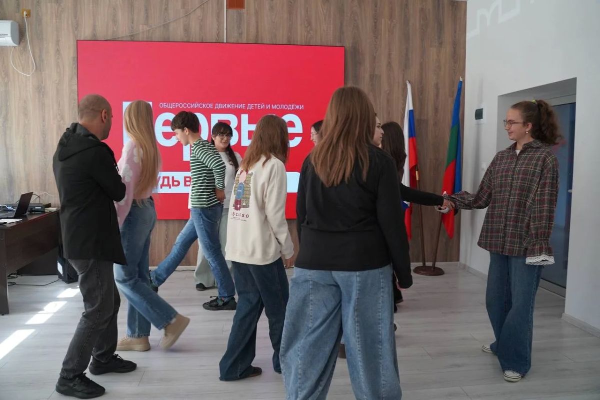 Пробуем себя на сцене вместе со «Школьной классикой»! Пробуем себя на сцене вместе со «Школьной классикой»!