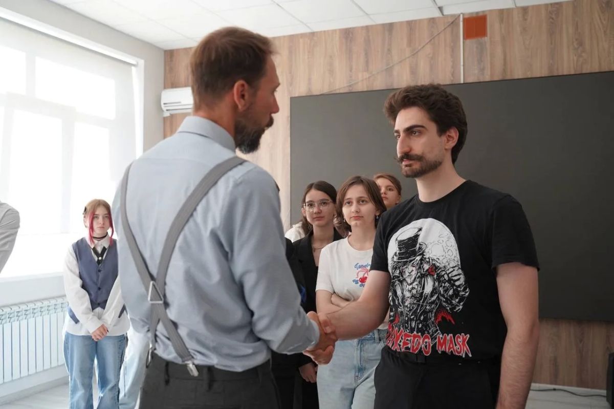 Пробуем себя на сцене вместе со «Школьной классикой»! Пробуем себя на сцене вместе со «Школьной классикой»!