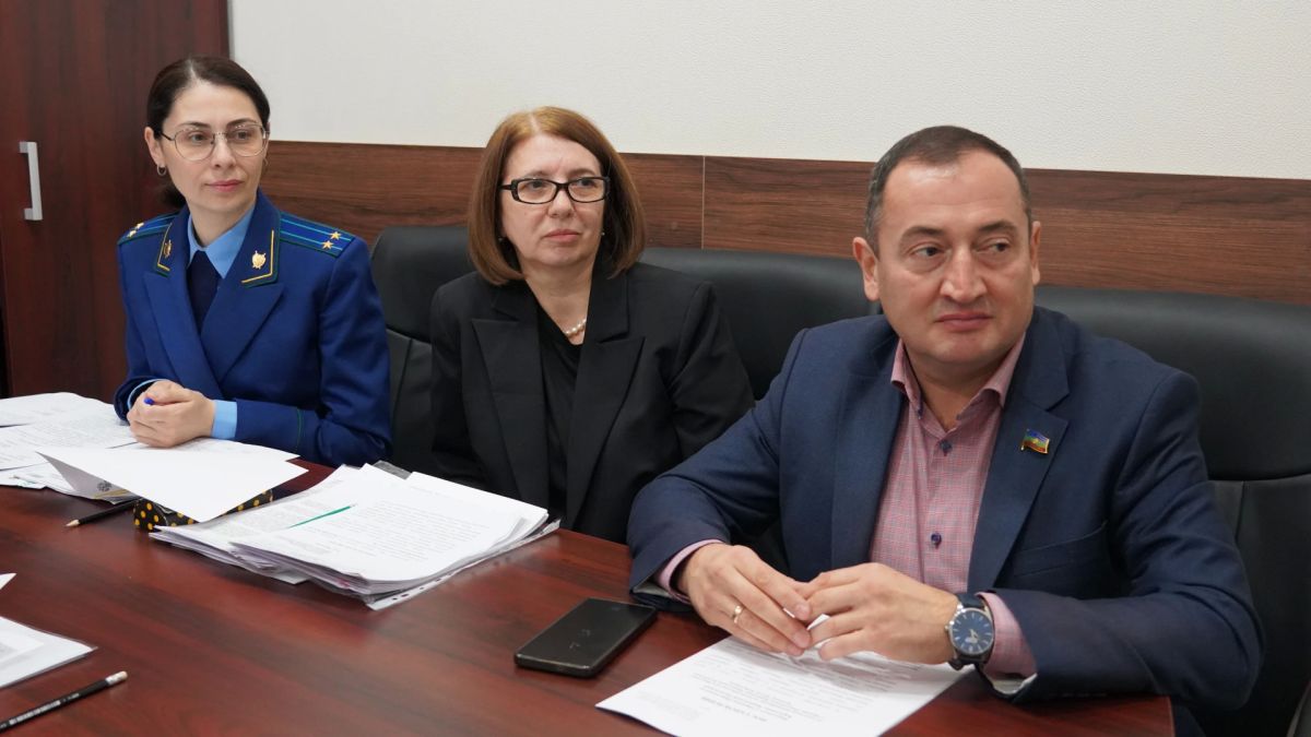 На заседании Комитета НС КЧР по Регламенту и мандатным вопросам, которое провел Александр Чайка, рассмотрели 5 вопросов На заседании Комитета НС КЧР по Регламенту и мандатным вопросам, которое провел Александр Чайка, рассмотрели 5 вопросов