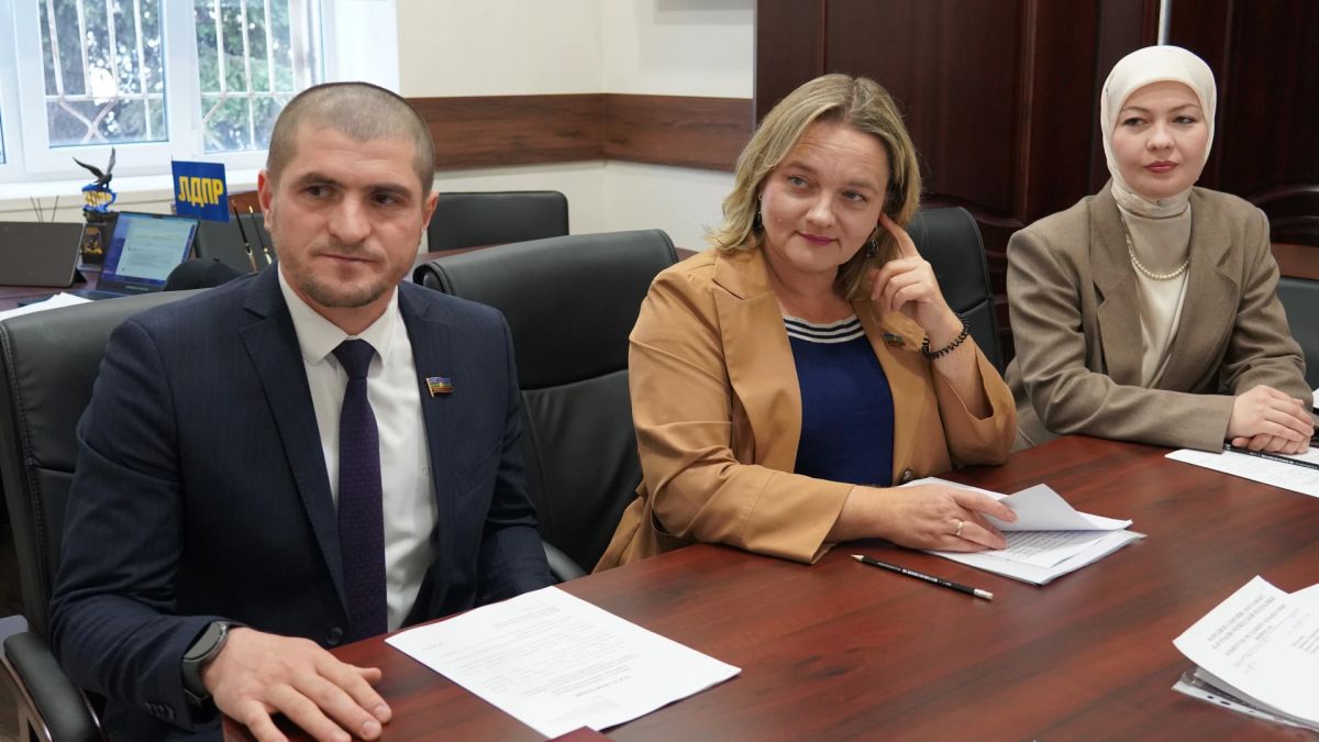 На заседании Комитета НС КЧР по Регламенту и мандатным вопросам, которое провел Александр Чайка, рассмотрели 5 вопросов На заседании Комитета НС КЧР по Регламенту и мандатным вопросам, которое провел Александр Чайка, рассмотрели 5 вопросов