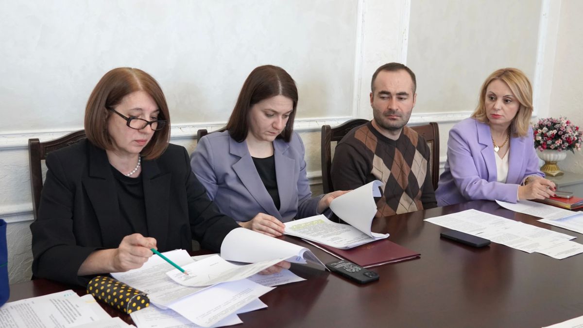 Комитет по науке и образованию рассмотрел законопроекты, касающиеся Комиссий по делам несовершеннолетних Комитет по науке и образованию рассмотрел законопроекты, касающиеся Комиссий по делам несовершеннолетних