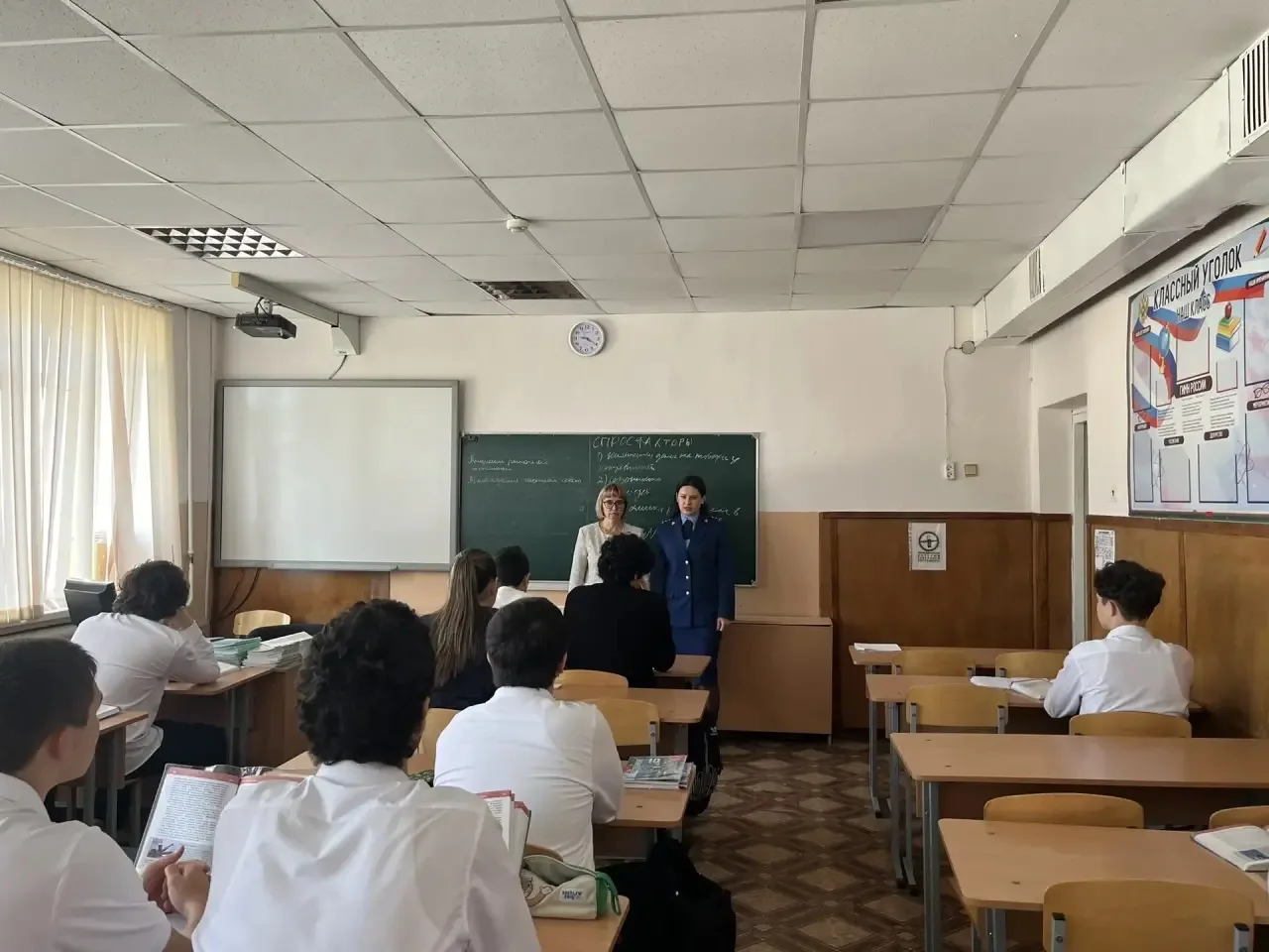 В МБОУ «Центр образования № 11» города Черкесска прошла лекция по вопросам кибербезопасности с участием представителя прокуратуры