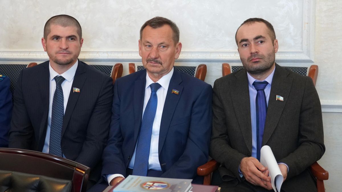 Адам Гочияев провел заседание Комитета по бюджету, финансам и налогам Адам Гочияев провел заседание Комитета по бюджету, финансам и налогам