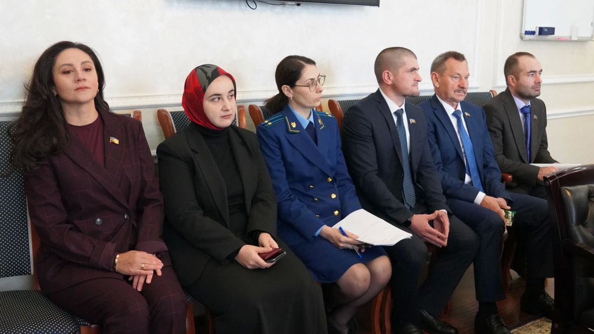 Адам Гочияев провел заседание Комитета по бюджету, финансам и налогам Адам Гочияев провел заседание Комитета по бюджету, финансам и налогам