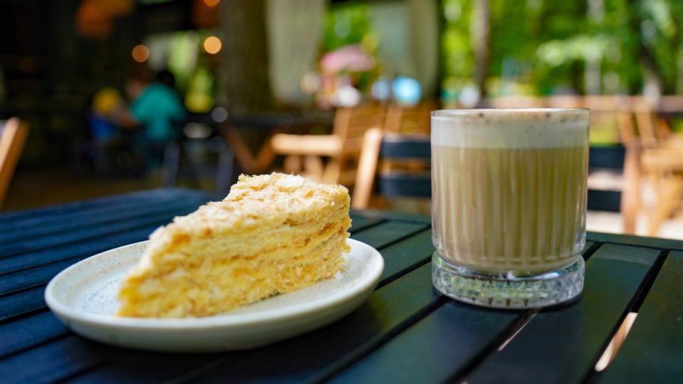 Секреты новогоднего уюта: вернемся в прошлое с любимым тортом