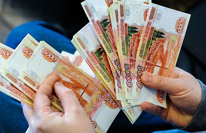 Зарплаты в обрабатывающей промышленности: кто на коне в 2026 году?