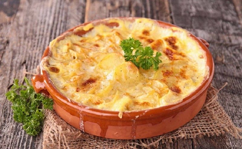 Нежный картофельный гратен: семейный уют с нотами французской кухни