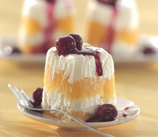 Летний сюрприз: десерт из персиков и черешни