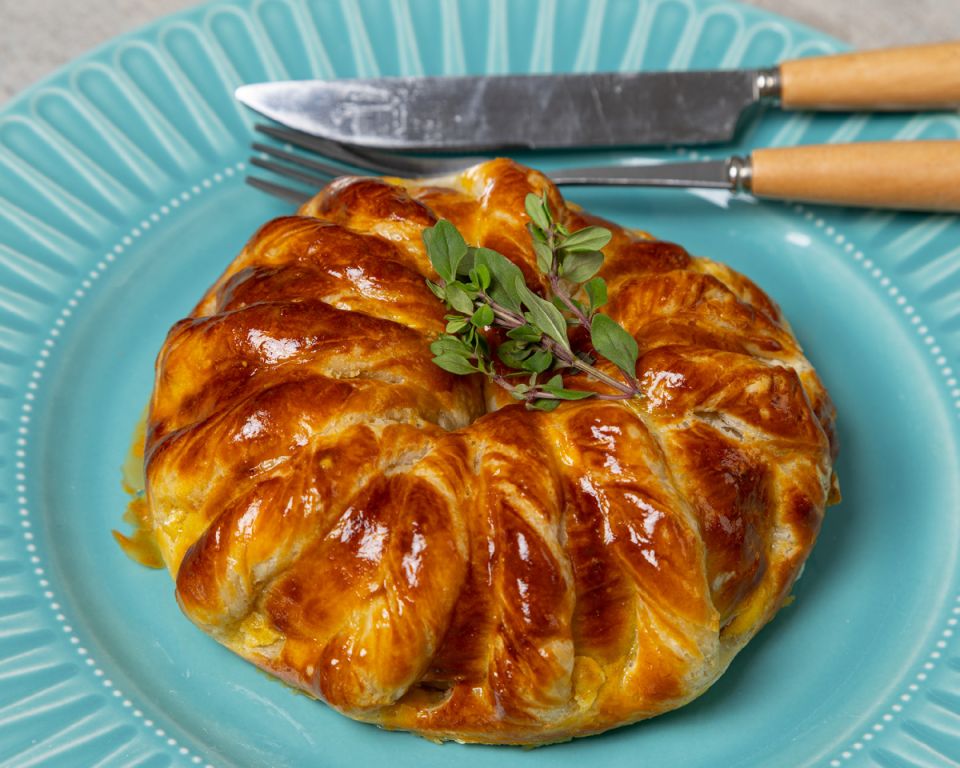 Луковый пирог с белым вином и тимьяном в аэрогриле